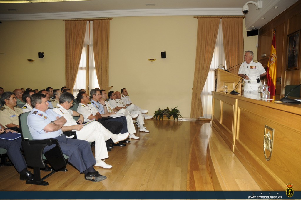 Conferencia del almirante general Rebollo a los alumnos del XII Curso de Estado Mayor de las FF. AA.